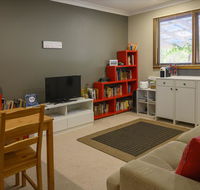 Friends at McLaren Vale - Accommodation Mermaid Beach