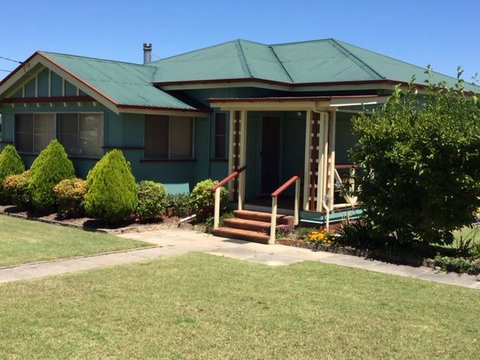 FROGGIES HOLIDAY HOUSE - Accommodation Mermaid Beach 0