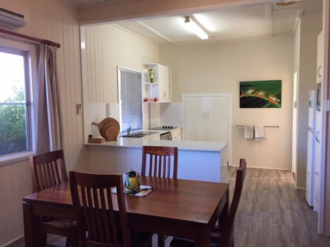 FROGGIES HOLIDAY HOUSE - Accommodation Mermaid Beach 3