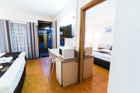 Gladstone Motel - Accommodation Mermaid Beach 1