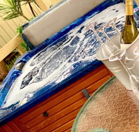 Glenway House Spa Oasis Rockingham - Accommodation Mermaid Beach