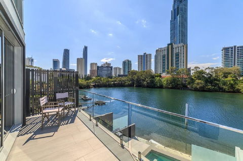 Gold Coast Private Homes - Waterfront Villas, Paradise Island - Accommodation Mermaid Beach 0