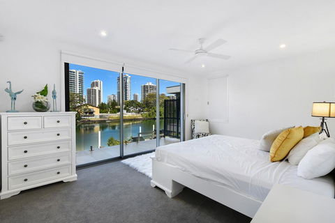 Gold Coast Private Homes - Waterfront Villas, Paradise Island - Accommodation Mermaid Beach 3