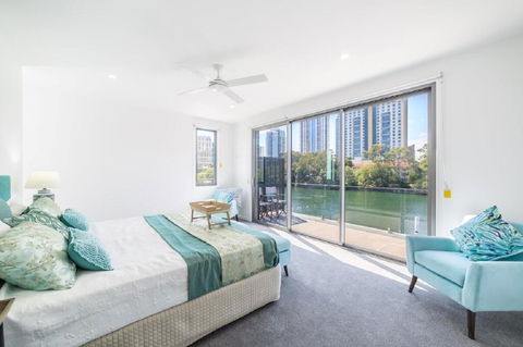 Gold Coast Private Homes - Waterfront Villas, Paradise Island - Accommodation Mermaid Beach 2