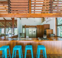 Golden Sunbird - Accommodation Mermaid Beach