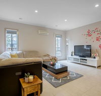 Gorgeous 4BR home in Point Cook - Accommodation Mermaid Beach