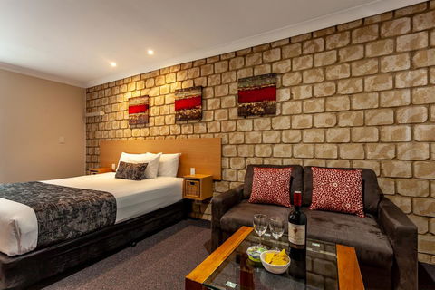 Great Divide Motor Inn - Accommodation Mermaid Beach 1