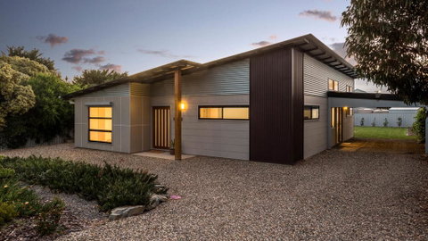 Great Ness Beachhouse - WiFi - Pet-Friendly - Accommodation Mermaid Beach 0