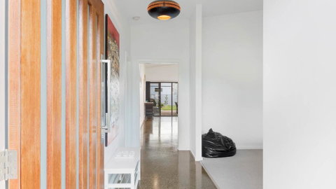 Great Ness Beachhouse - WiFi - Pet-Friendly - Accommodation Mermaid Beach 3
