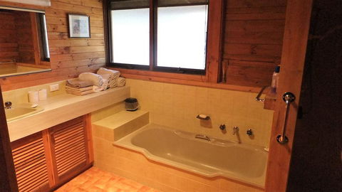 Gunyah Valley Retreat - Accommodation Mermaid Beach 2