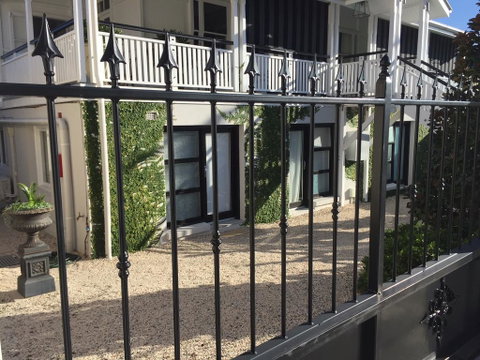 Heal House - Accommodation Mermaid Beach 2