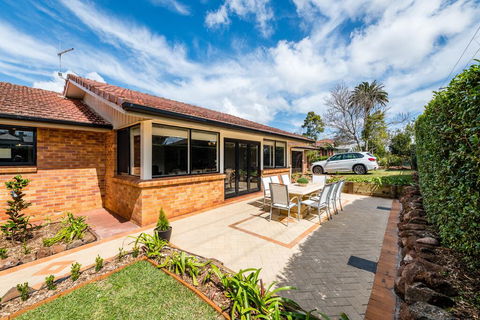 Hedge House - Luxury, Space, Style, Great Location - Accommodation Mermaid Beach 2