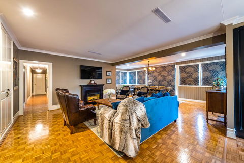 Hedge House - Luxury, Space, Style, Great Location - Accommodation Mermaid Beach 3