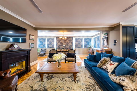 Hedge House - Luxury, Space, Style, Great Location - Accommodation Mermaid Beach 1