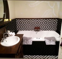 Henrietta's Country House - Accommodation Mermaid Beach