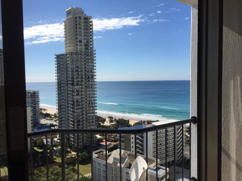 High Floor Twin Share With Ocean View At Surfers Paradise - Hotel Studio - Accommodation Mermaid Beach 2