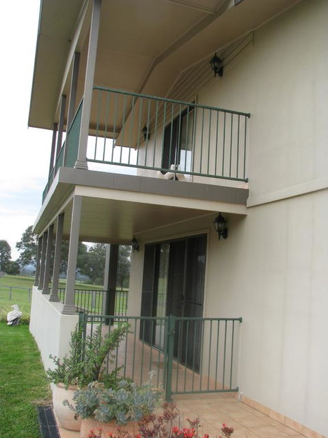 Hill Top Villas - Accommodation Mermaid Beach 3