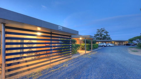 Hilldrop Motor Inn - Accommodation Mermaid Beach 2