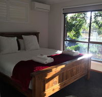 Holly House BnB - Accommodation Mermaid Beach