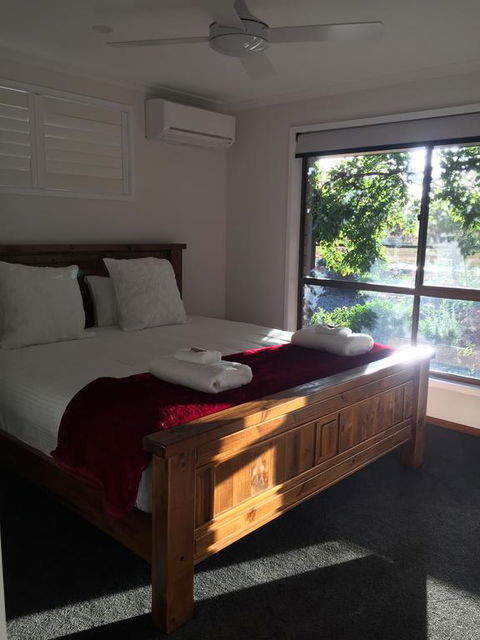 Holly House BnB - Accommodation Mermaid Beach 0