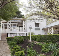 Hollyoak Cottage - delightful ducks and doileys - Accommodation Mermaid Beach