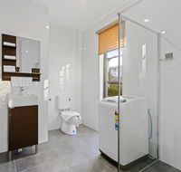 HomeHotel Cozy Duplex in Serene and Leafy Suburb - Accommodation Mermaid Beach