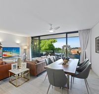 HomeHotel Ultra Luxurious 3 bedroom penthouse. - Accommodation Mermaid Beach