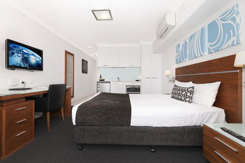 Hotel Chino - Accommodation Mermaid Beach 1