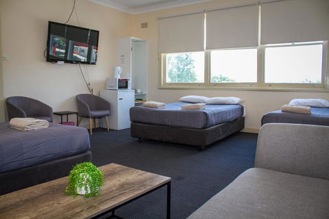 Hotel Jesmond - Accommodation Mermaid Beach 1