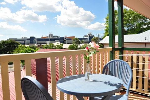 Isla House PA - Accommodation Mermaid Beach 1
