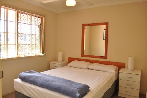 Isla House PA - Accommodation Mermaid Beach 2