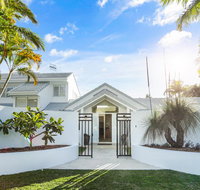 Island living in the heart of Noosa - Accommodation Mermaid Beach