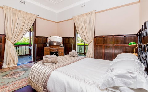 Ithaca - Accommodation Mermaid Beach 3