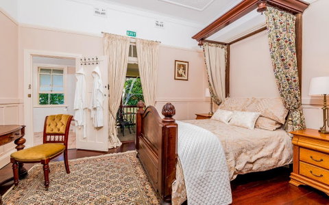 Ithaca - Accommodation Mermaid Beach 2