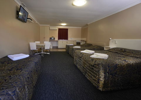 Jefferys Motel - Accommodation Mermaid Beach 2