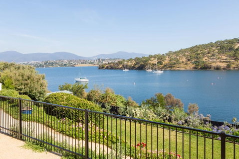 Karinya - Accommodation Mermaid Beach 1