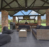 Kelman Cottage - tucked away with pool  native wildlife - Accommodation Mermaid Beach