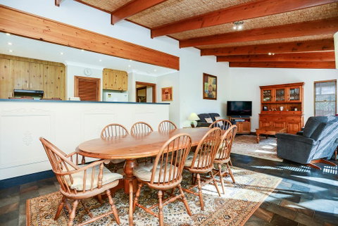 Kestrel Lodge Port Willunga - Accommodation Mermaid Beach 2