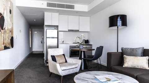KOZYGURU Chatswood Luxury Studio NCH088 - Accommodation Mermaid Beach 2
