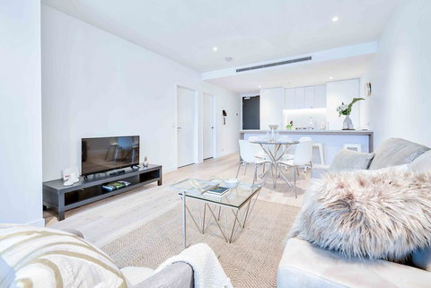 KOZYGURU FORTITUDE VALLEY HIGH LEVEL 2 BED APT + FREE PARKING QFV179-2612 - Accommodation Mermaid Beach 2