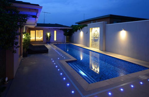 Kraimorie Large Family Beach House With Pool, Superb Water Views, Pool, And Games Room - Accommodation Mermaid Beach 0