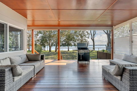 LAKEFRONT And SUNSET HAVEN - Accommodation Mermaid Beach 3