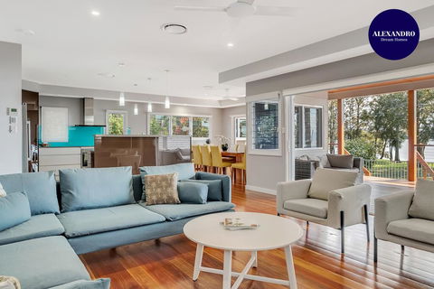 LAKEFRONT And SUNSET HAVEN - Accommodation Mermaid Beach 0