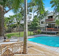 Lakeside Beach House - Hostie Properties - Accommodation Mermaid Beach