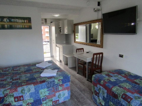 Le George Motel - Accommodation Mermaid Beach 1