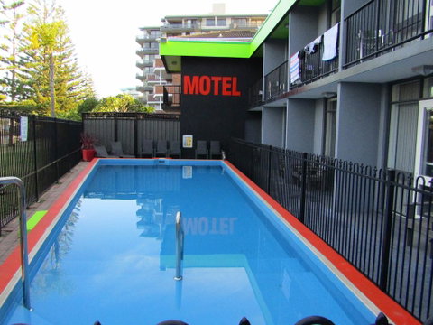 Le George Motel - Accommodation Mermaid Beach 0