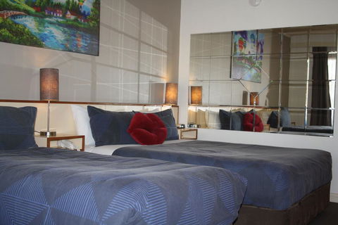Leagues Motel - Accommodation Mermaid Beach 1