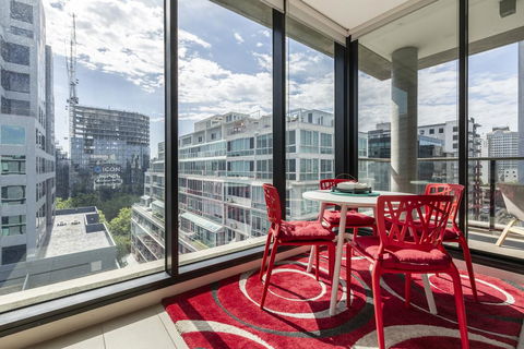 LIGHT, AIRY, SPACIOUS QUEENS ROAD APARTMENT - Accommodation Mermaid Beach 1