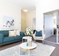 Light bright and spacious unit close to beaches - Accommodation Mermaid Beach