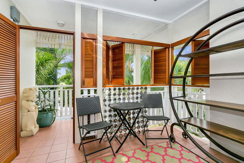 Lilyfield Apartments - Two Bedroom Apartment - Accommodation Mermaid Beach 1